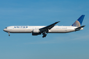 United Airlines Boeing 767-424(ER) (N76064) at  London - Heathrow, United Kingdom