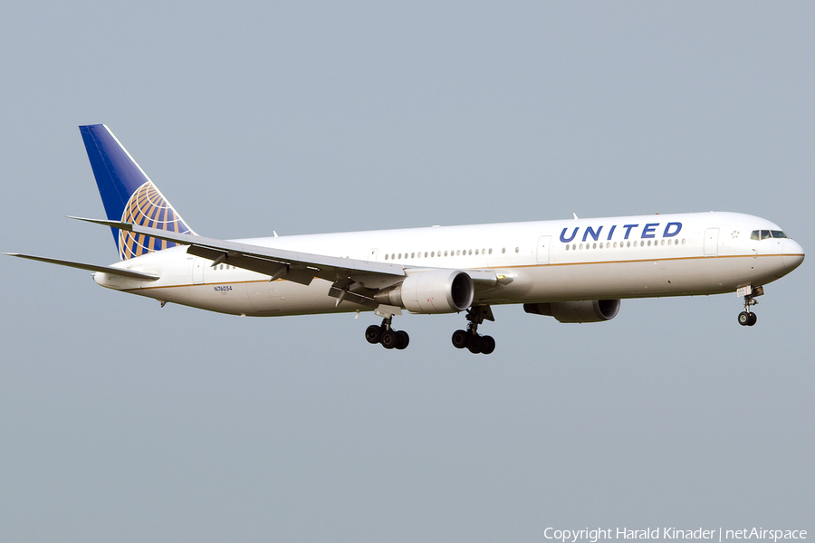 United Airlines Boeing 767-424(ER) (N76064) | Photo 301912