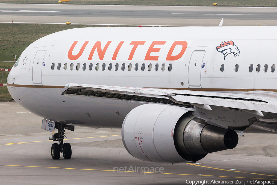 United Airlines Boeing 767-424(ER) (N76064) | Photo 102471