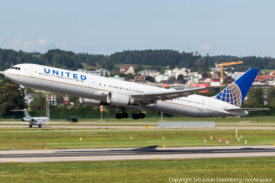 United Airlines Boeing 767-424(ER) (N76064) | Photo 355574