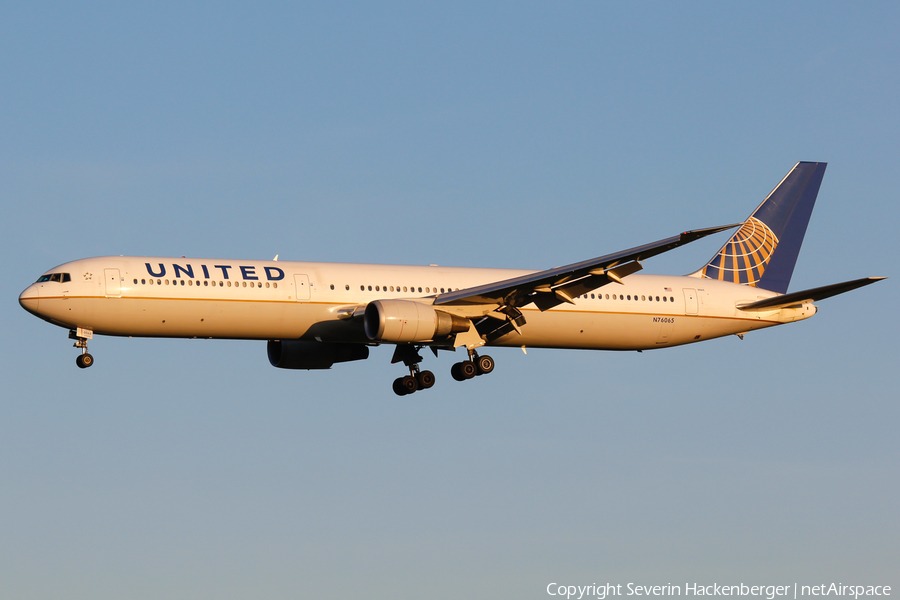 United Airlines Boeing 767-424(ER) (N76065) | Photo 183392
