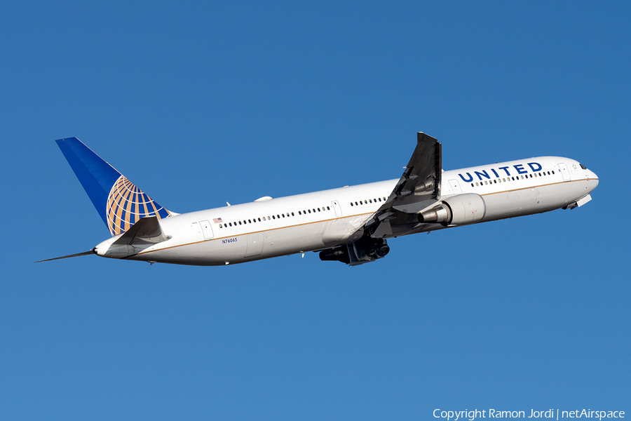 United Airlines Boeing 767-424(ER) (N76065) | Photo 399023