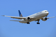 United Airlines Boeing 767-424(ER) (N76065) at  Sao Paulo - Guarulhos - Andre Franco Montoro (Cumbica), Brazil