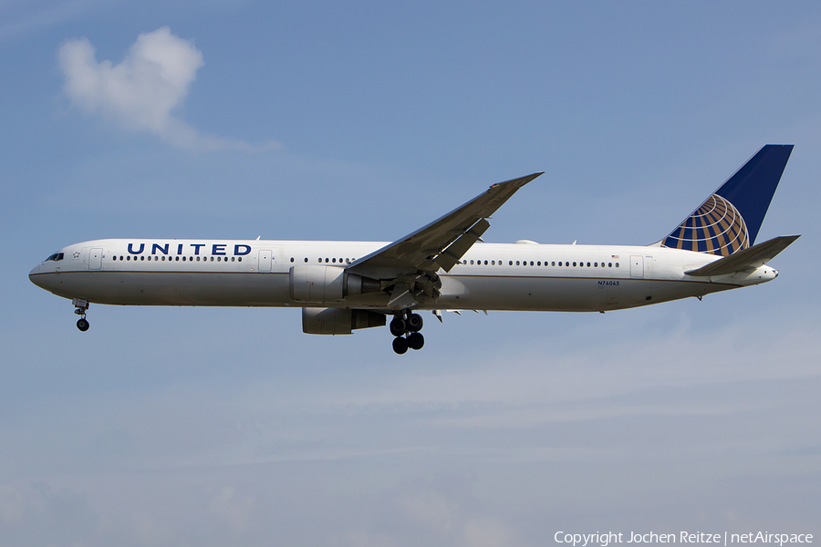 United Airlines Boeing 767-424(ER) (N76065) | Photo 111179
