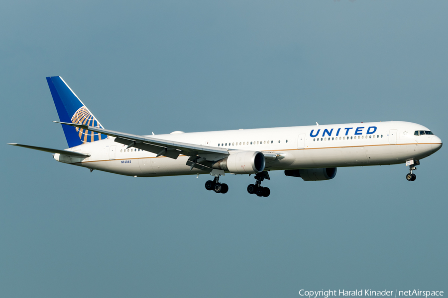 United Airlines Boeing 767-424(ER) (N76065) | Photo 301303