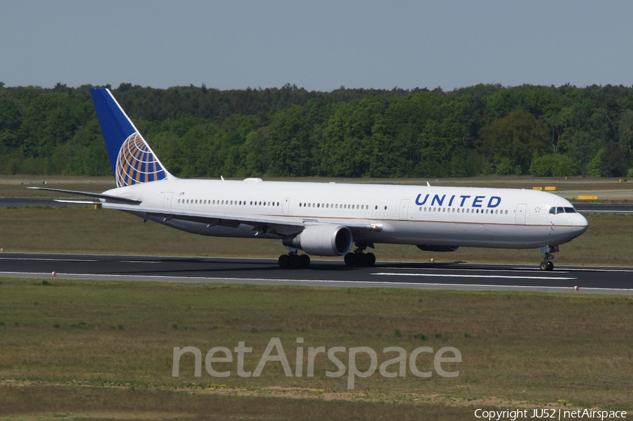 United Airlines Boeing 767-424(ER) (N76065) | Photo 108350