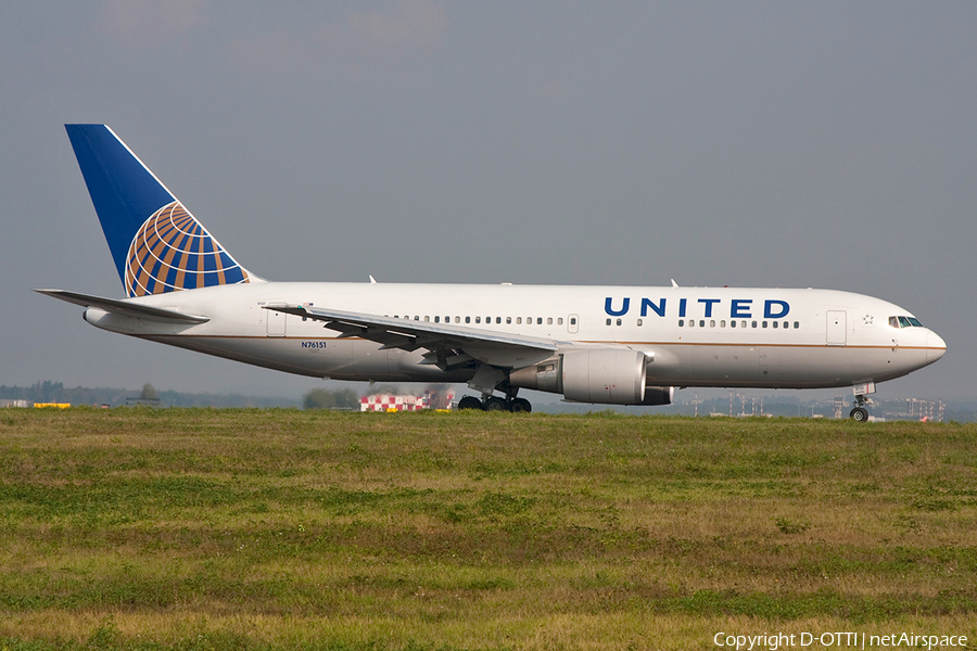 United Airlines Boeing 767-224(ER) (N76151) | Photo 369482