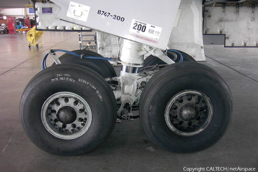 United Airlines Boeing 767-224(ER) (N76153) | Photo 32219