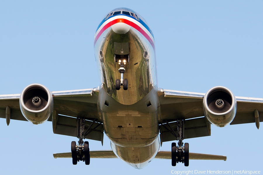 American Airlines Boeing 777-223(ER) (N761AJ) | Photo 95530