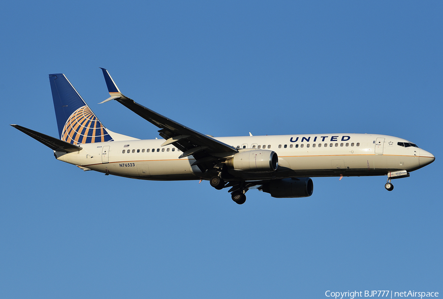 United Airlines Boeing 737-824 (N76523) | Photo 469376
