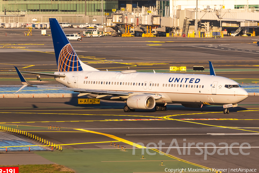 United Airlines Boeing 737-824 (N76533) | Photo 503152