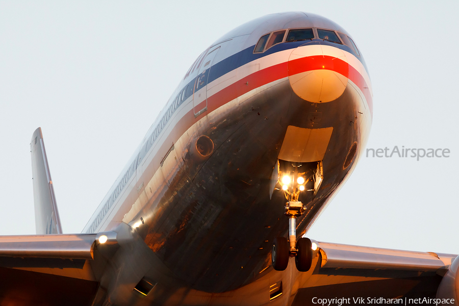 American Airlines Boeing 777-223(ER) (N765AN) | Photo 20920