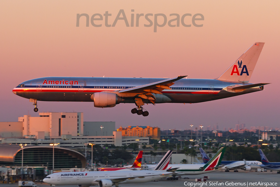 American Airlines Boeing 777-223(ER) (N766AN) | Photo 37977