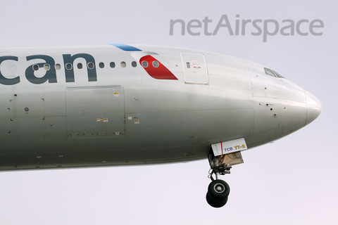 American Airlines Boeing 777-223(ER) (N767AJ) at  Los Angeles - International, United States