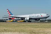 American Airlines Boeing 777-223(ER) (N767AJ) at  Madrid - Barajas, Spain