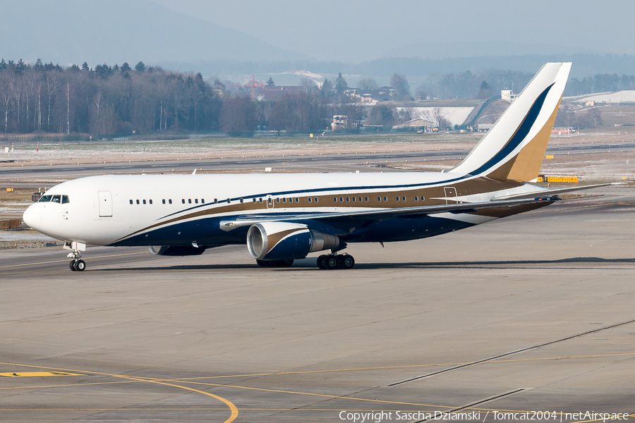 Mid East Jet Boeing 767-24Q(ER) (N767KS) | Photo 189381