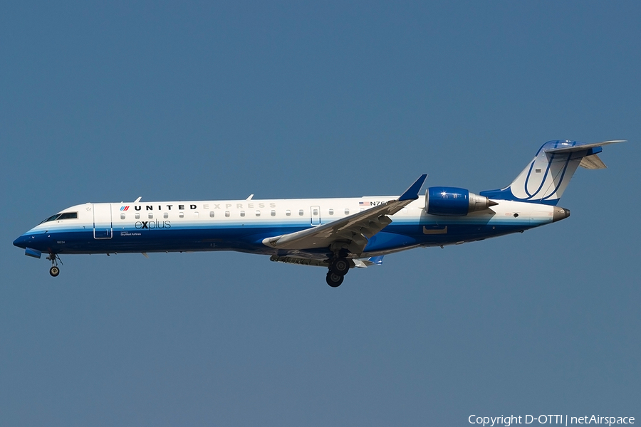 United Express (SkyWest Airlines) Bombardier CRJ-701ER (N768SK) | Photo 181687