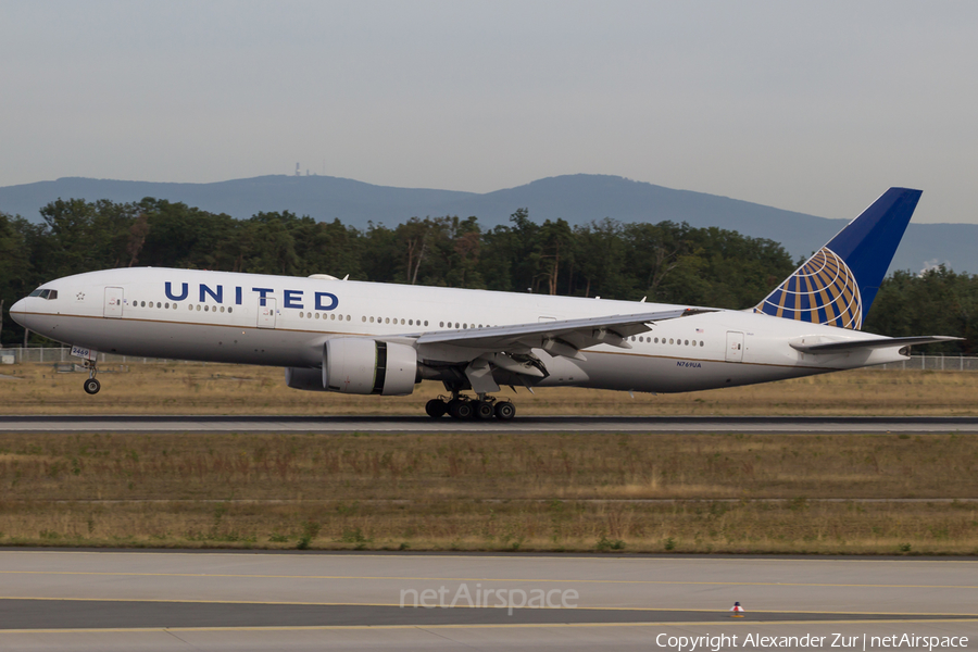 United Airlines Boeing 777-222 (N769UA) | Photo 125939