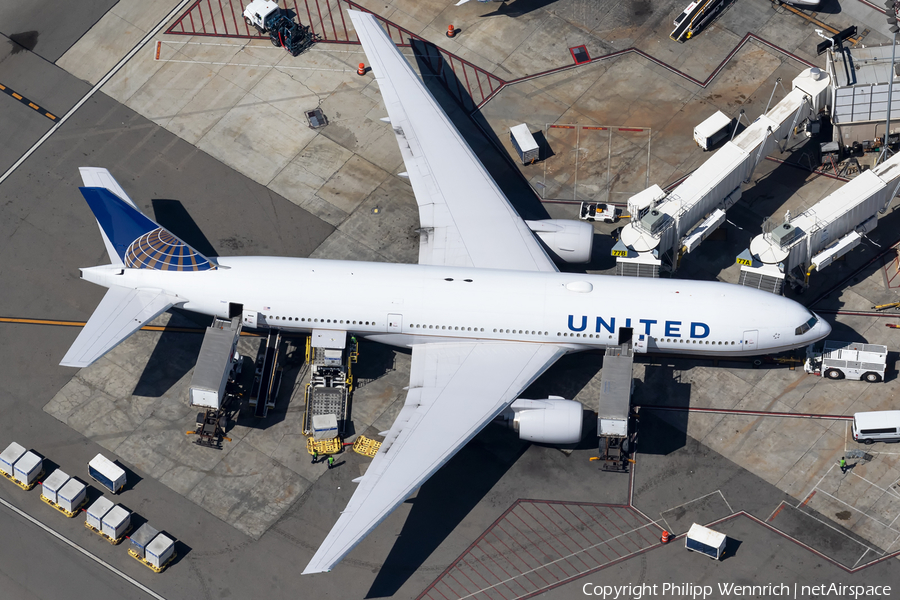 United Airlines Boeing 777-222 (N769UA) | Photo 439279