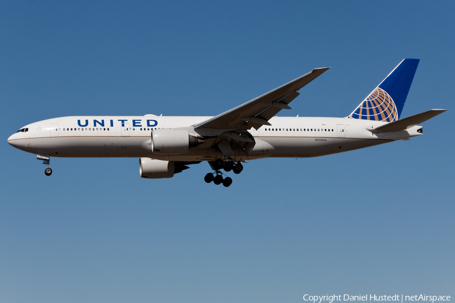 United Airlines Boeing 777-222 (N769UA) | Photo 446116