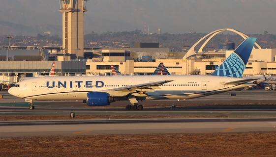 United Airlines Boeing 777-222 (N769UA) at  Los Angeles - International, United States