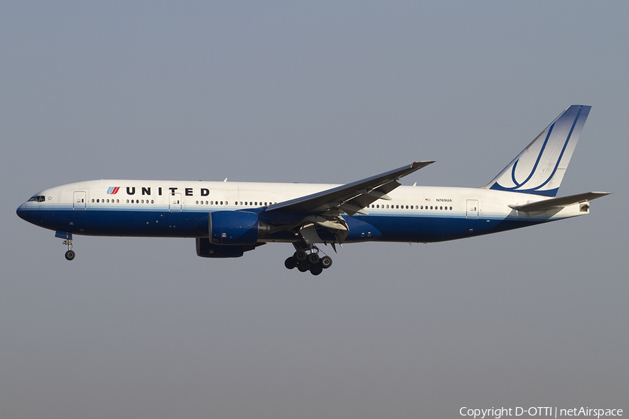 United Airlines Boeing 777-222 (N769UA) | Photo 379340