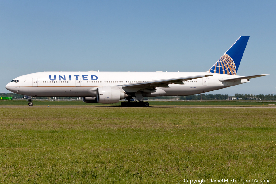 United Airlines Boeing 777-224(ER) (N77006) | Photo 479225