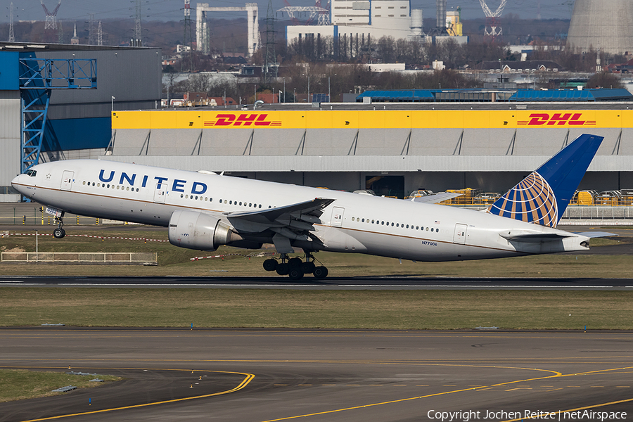 United Airlines Boeing 777-224(ER) (N77006) | Photo 232810