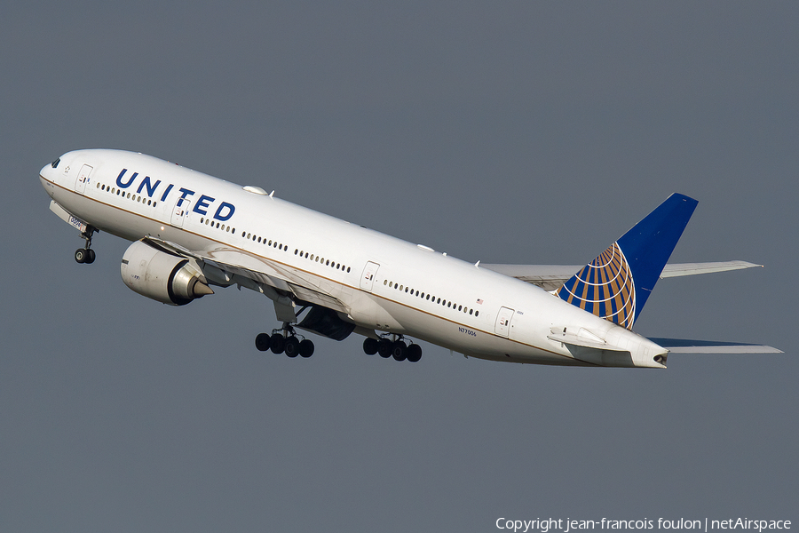 United Airlines Boeing 777-224(ER) (N77006) | Photo 233101