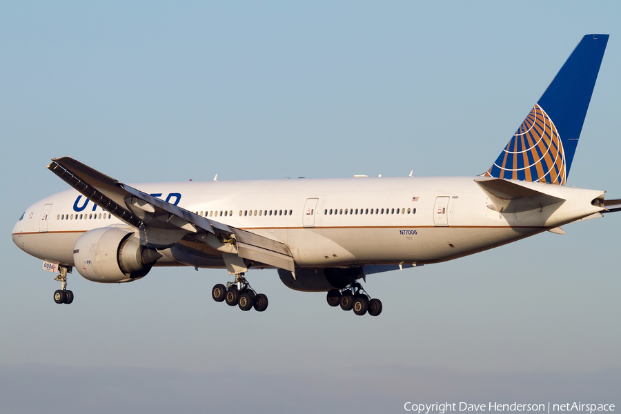 United Airlines Boeing 777-224(ER) (N77006) | Photo 3065