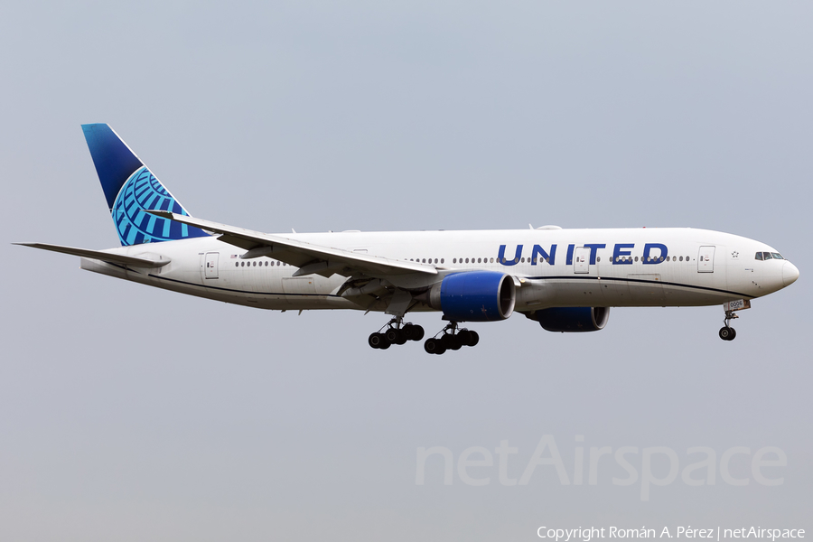 United Airlines Boeing 777-224(ER) (N77006) | Photo 599602