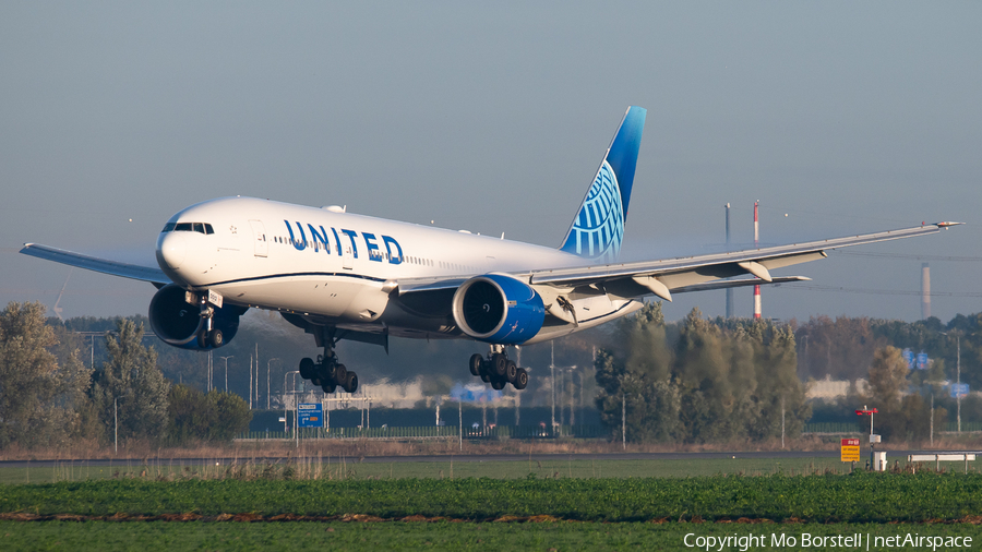 United Airlines Boeing 777-224(ER) (N77012) | Photo 531751
