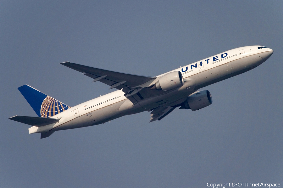 United Airlines Boeing 777-224(ER) (N77012) | Photo 407938