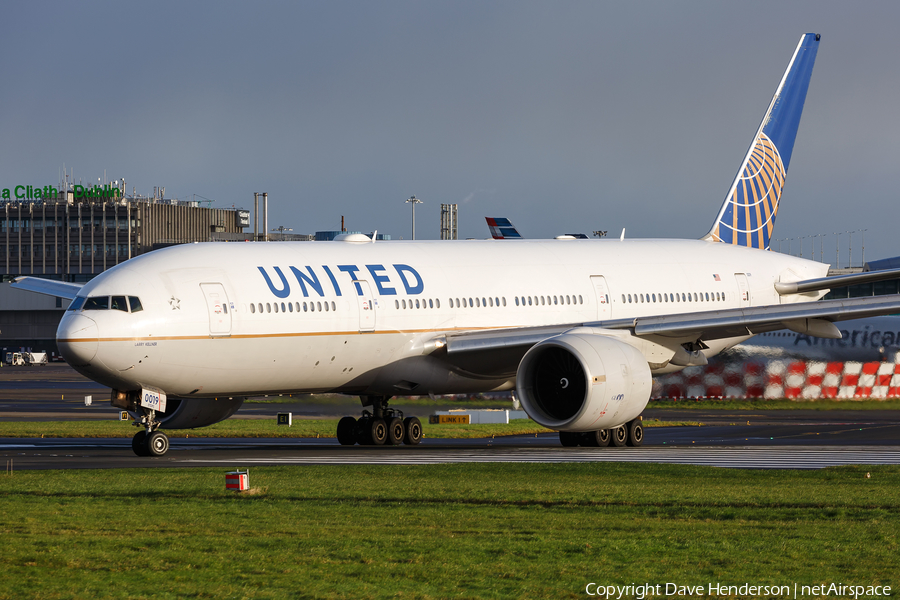 United Airlines Boeing 777-224(ER) (N77019) | Photo 198456