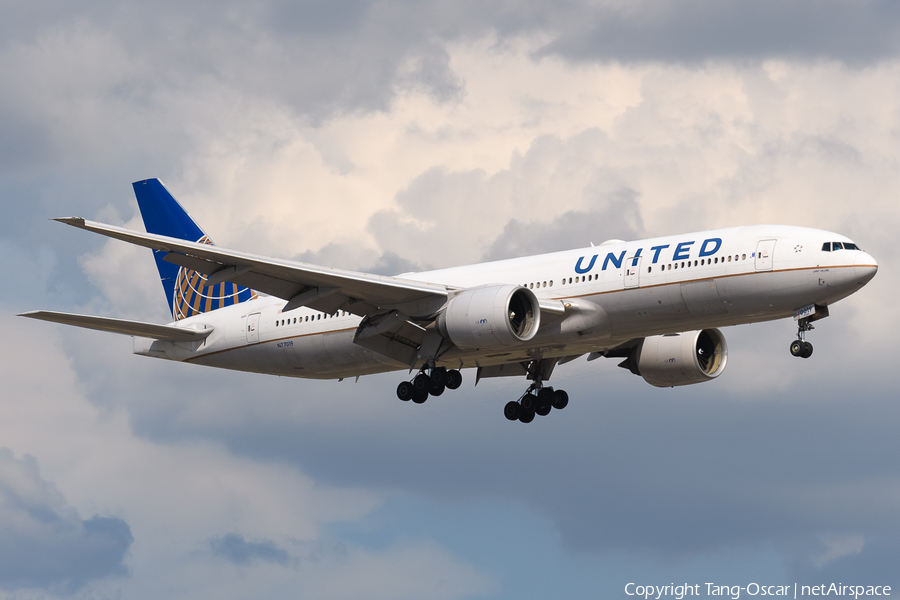 United Airlines Boeing 777-224(ER) (N77019) | Photo 622388