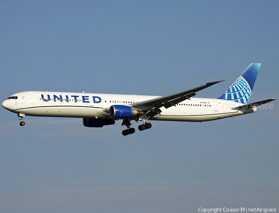United Airlines Boeing 767-424(ER) (N77066) | Photo 623283