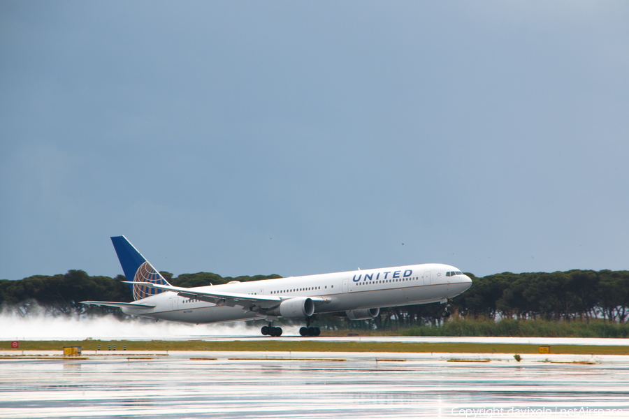 United Airlines Boeing 767-424(ER) (N77066) | Photo 365657