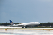 United Airlines Boeing 767-424(ER) (N77066) at  Barcelona - El Prat, Spain