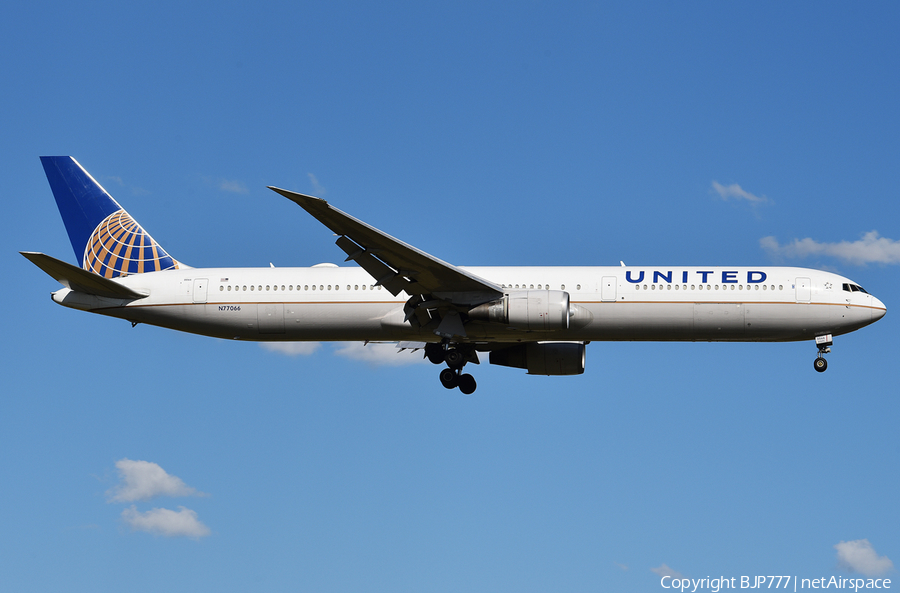 United Airlines Boeing 767-424(ER) (N77066) | Photo 347806