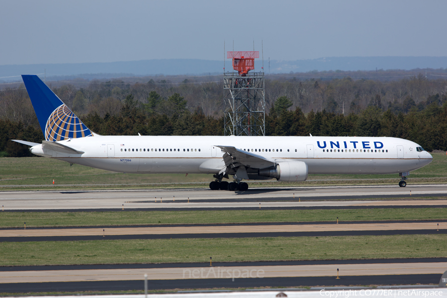 United Airlines Boeing 767-424(ER) (N77066) | Photo 24634