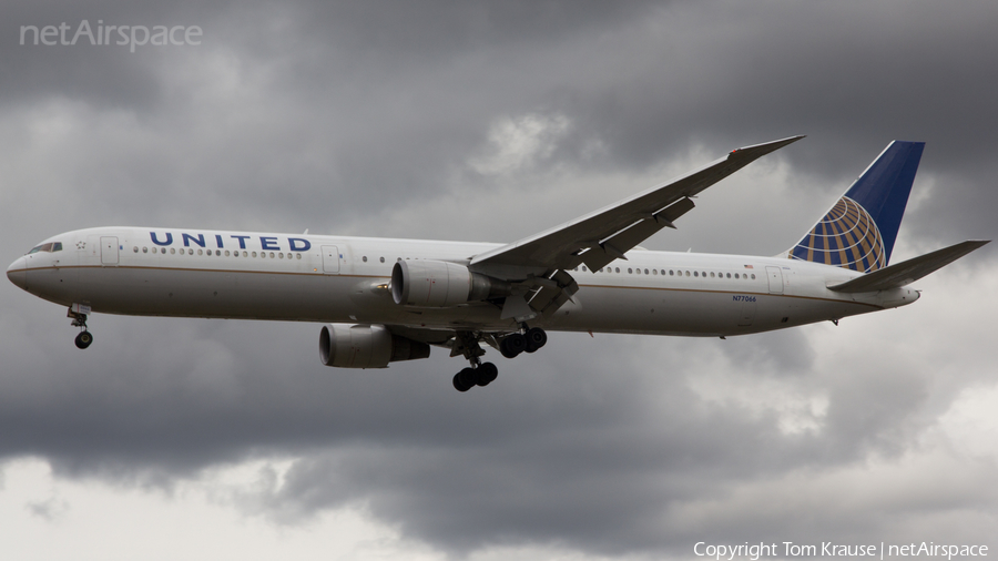 United Airlines Boeing 767-424(ER) (N77066) | Photo 361073