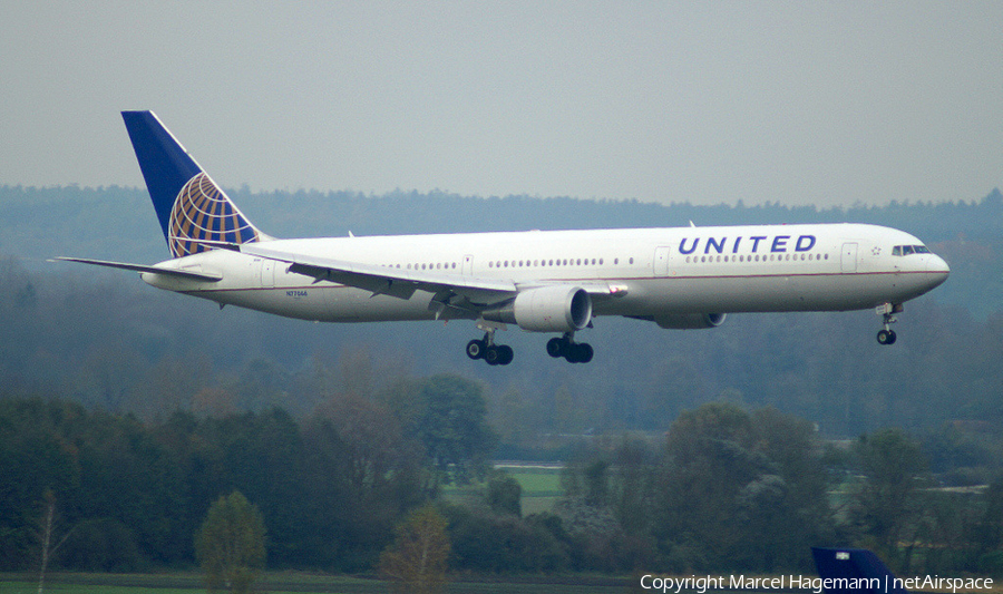 United Airlines Boeing 767-424(ER) (N77066) | Photo 118547