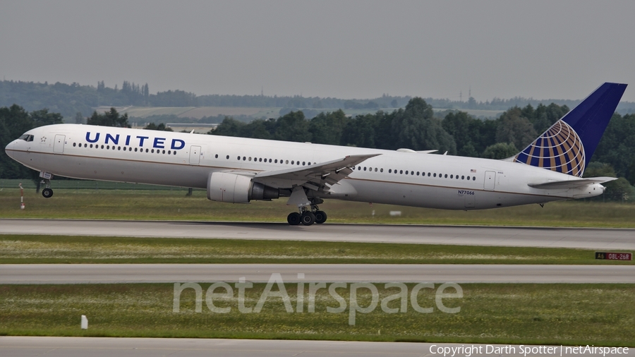 United Airlines Boeing 767-424(ER) (N77066) | Photo 229949