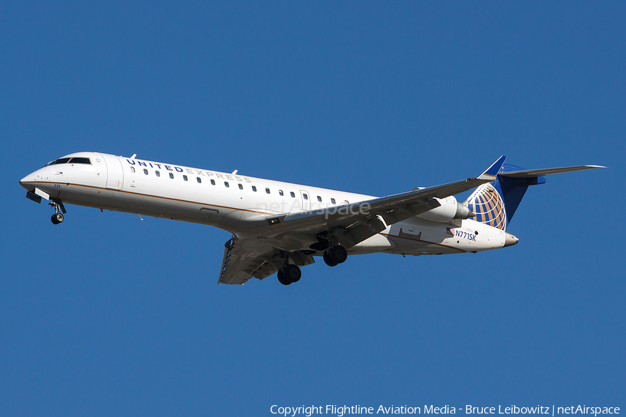 United Express (SkyWest Airlines) Bombardier CRJ-701ER (N771SK) | Photo 102087
