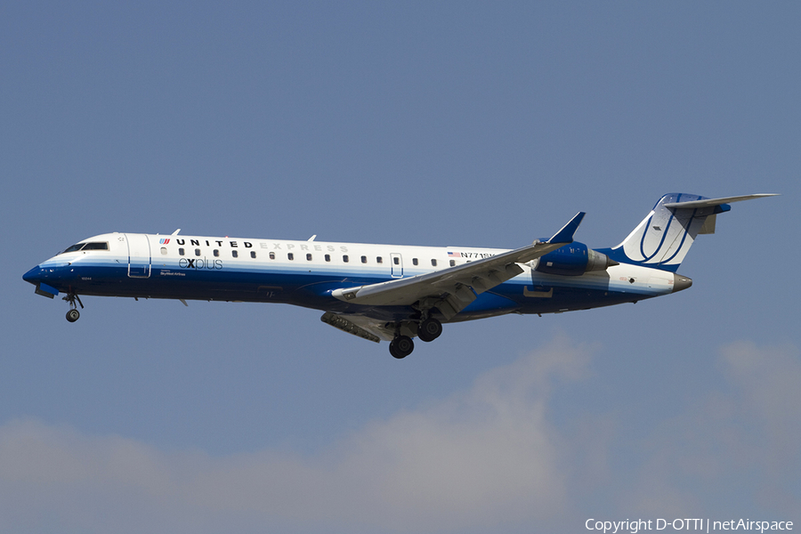 United Express (SkyWest Airlines) Bombardier CRJ-701ER (N771SK) | Photo 339411
