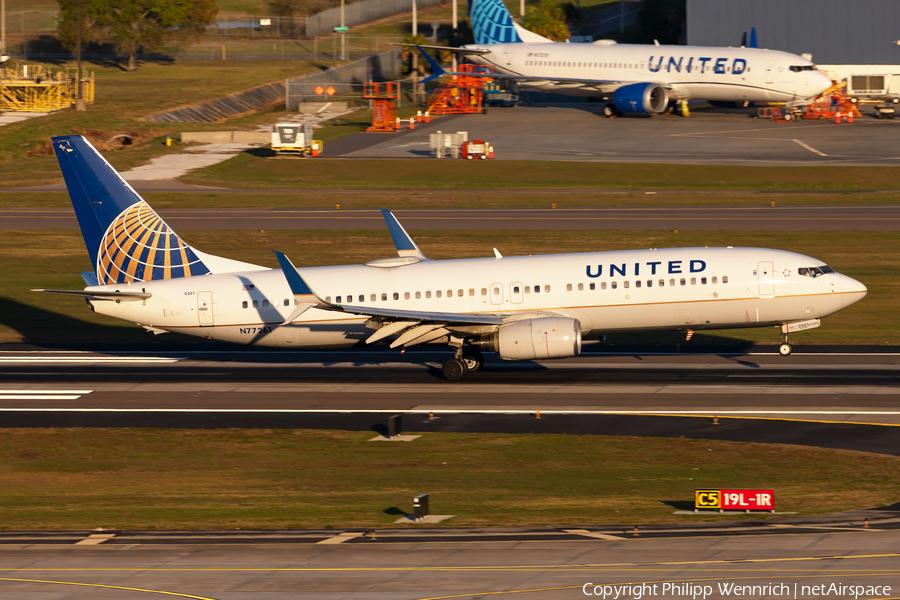 United Airlines Boeing 737-824 (N77261) | Photo 560848