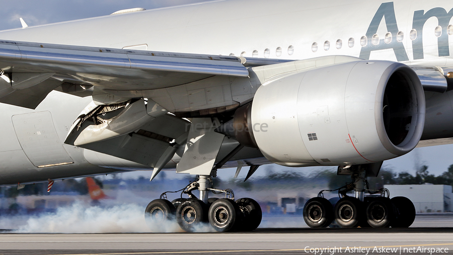 American Airlines Boeing 777-223(ER) (N772AN) | Photo 219848