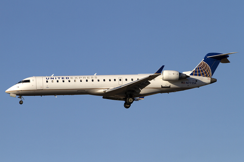 United Express (SkyWest Airlines) Bombardier CRJ-701ER (N772SK) at  Los Angeles - International, United States