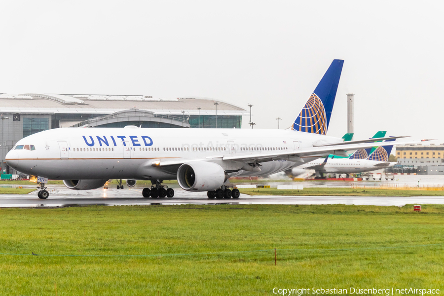 United Airlines Boeing 777-222 (N772UA) | Photo 290530