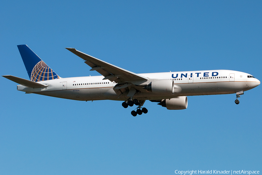 United Airlines Boeing 777-222 (N772UA) | Photo 303139